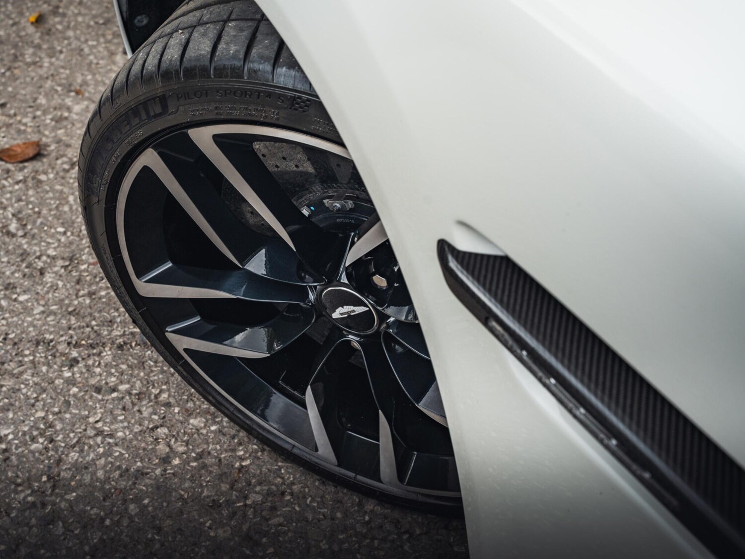 Used Aston Martin Vanquish 2015 for sale - 76326930: Photo 42