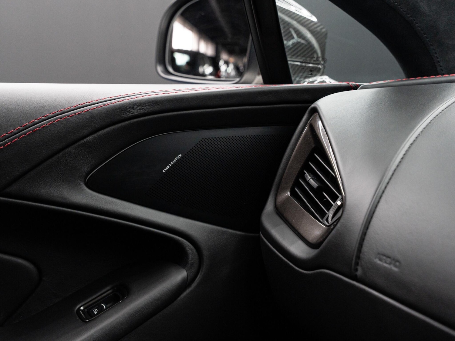 Used Aston Martin Vanquish 2015 for sale - 76326930: Photo 48