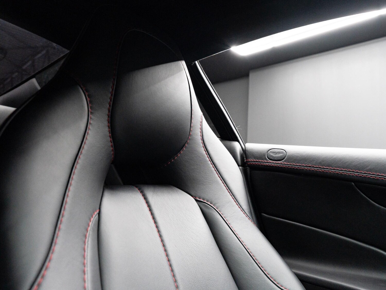 Used Aston Martin Vanquish 2015 for sale - 76326930: Photo 51