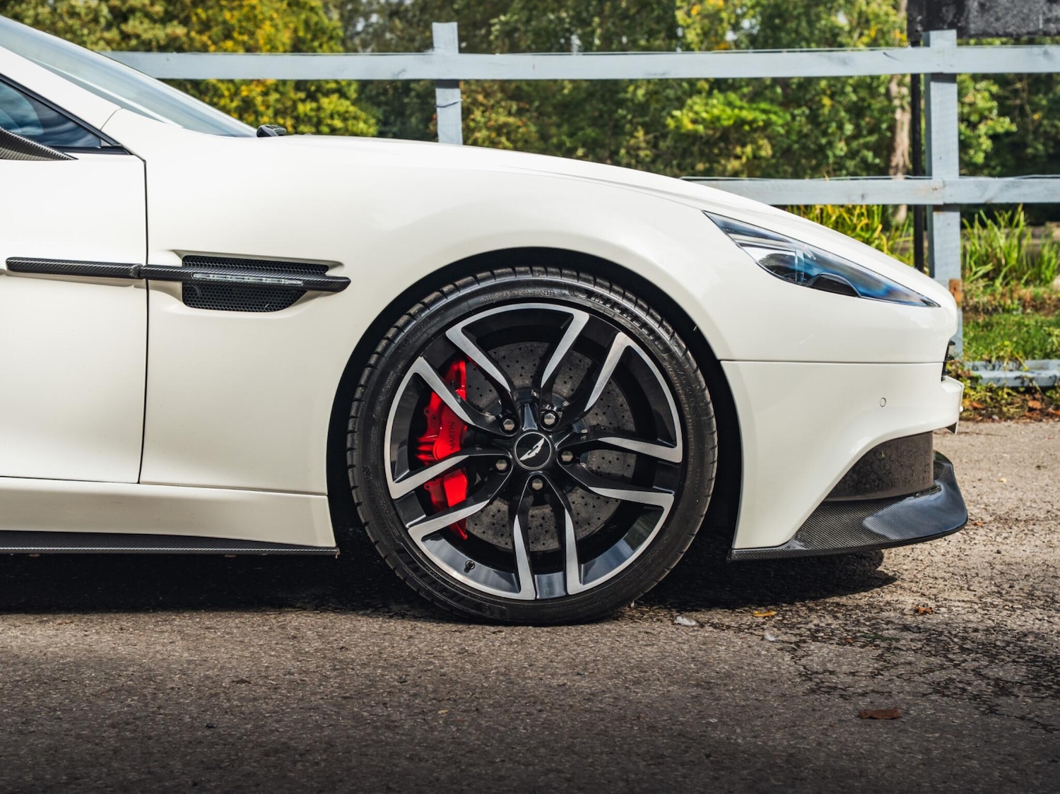 Used Aston Martin Vanquish 2015 for sale - 76326930: Photo 9