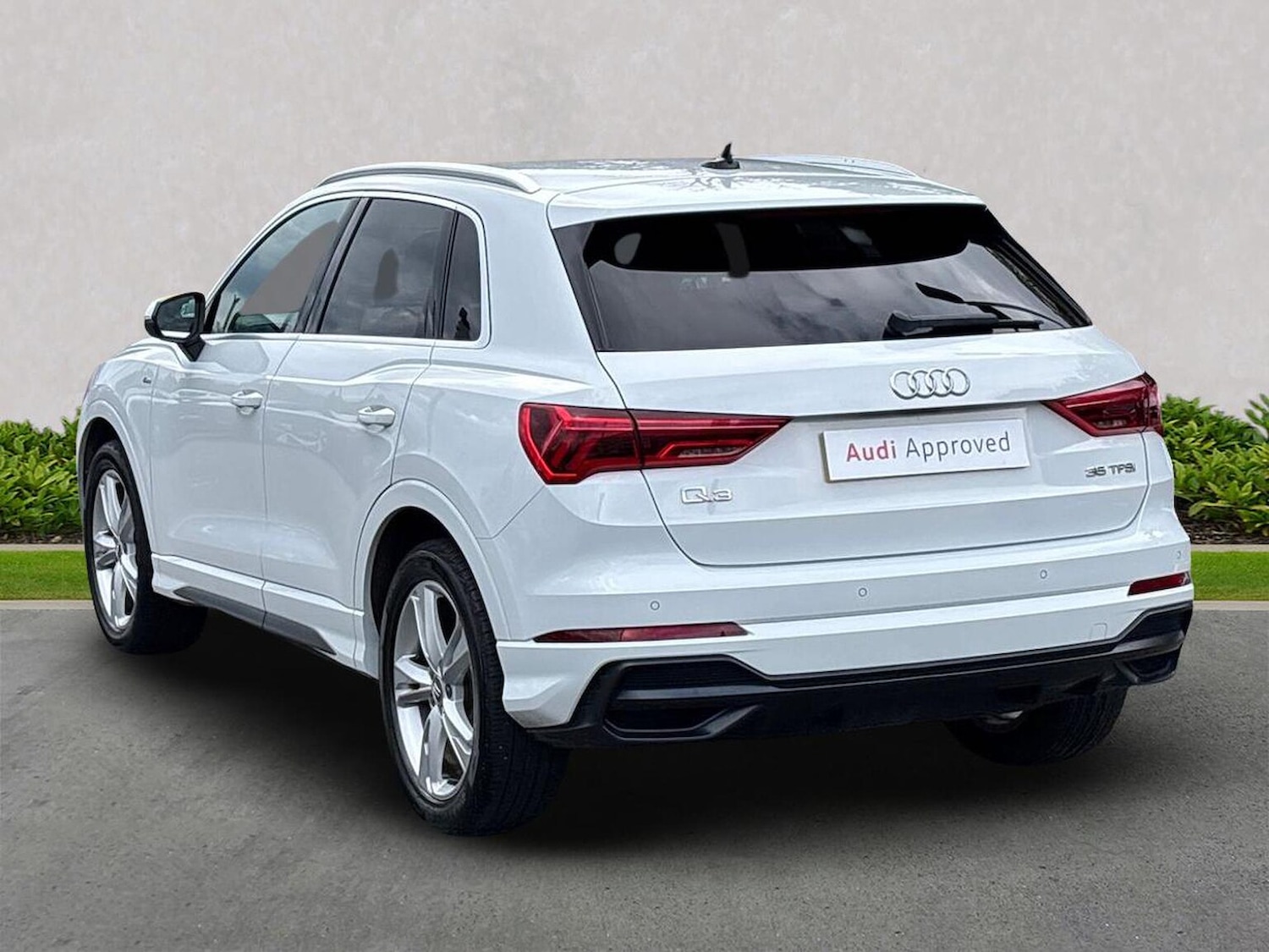 Used Audi Q3 2019 for sale - 76157250: Photo 2