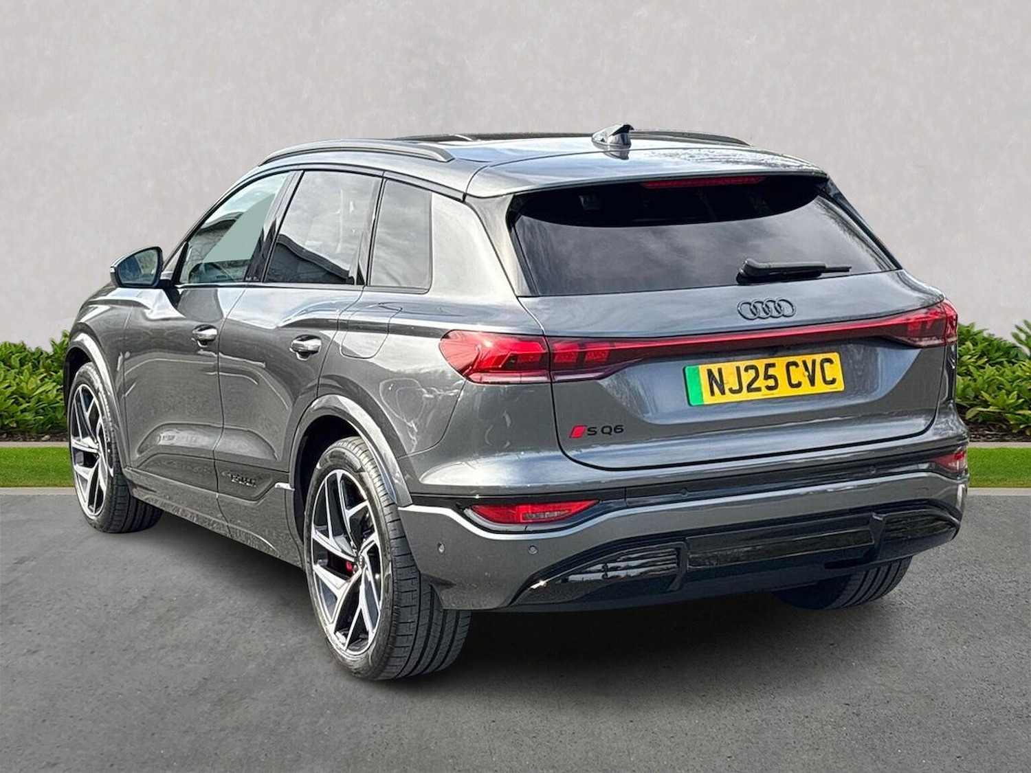 Used Audi Q6 e-tron 2025 for sale - 76165037: Photo 2