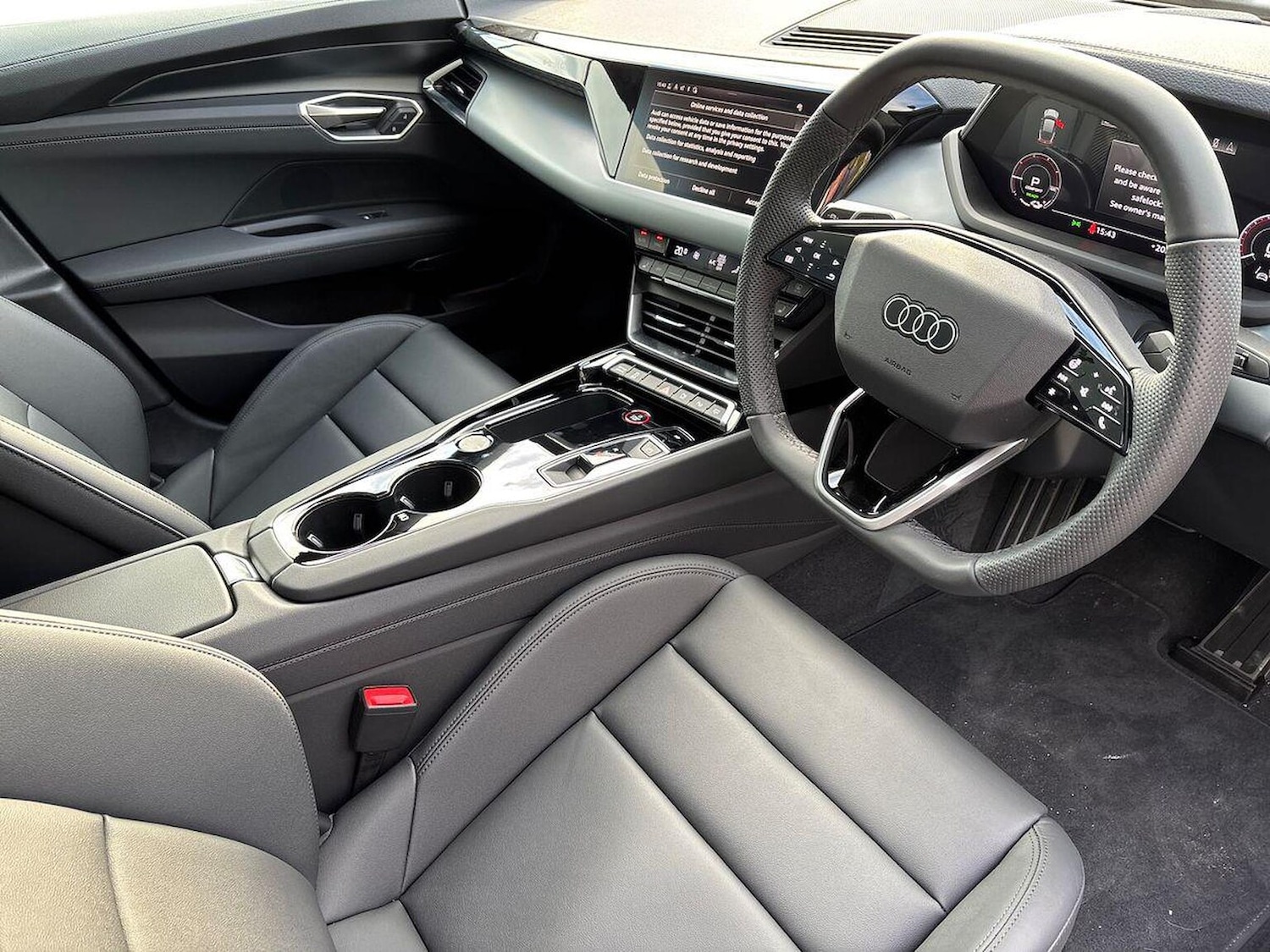 Used Audi e-tron GT 2025 for sale - 76762438: Photo 15