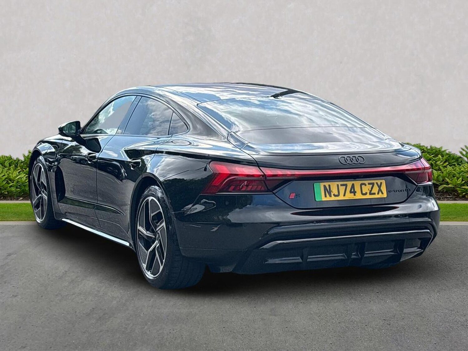 Used Audi e-tron GT 2024 for sale - 76159570: Photo 2