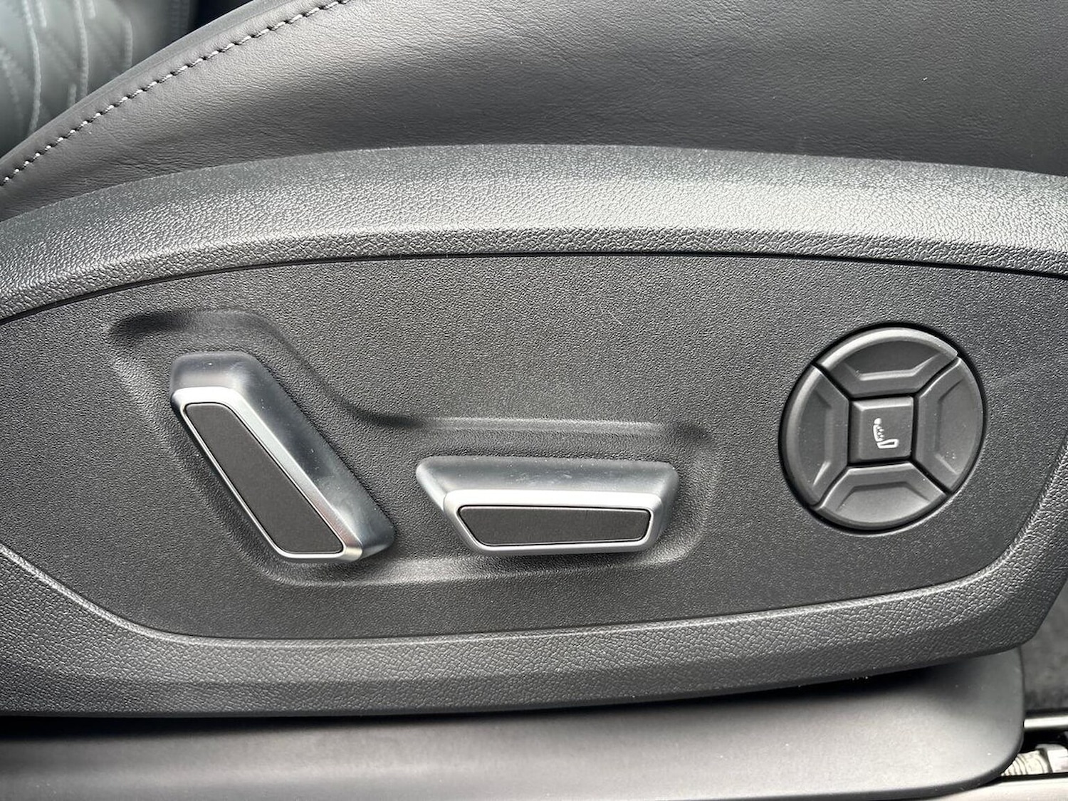 Used Audi Q6 e-tron 2025 for sale - 76165046: Photo 30