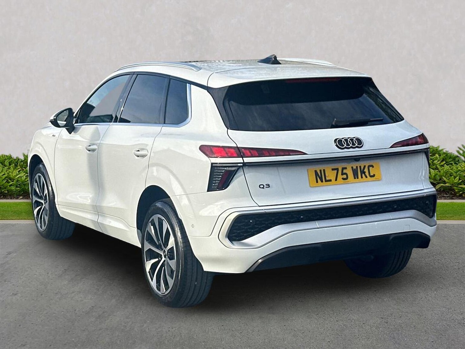 Used Audi Q3 2025 for sale - 77073199: Photo 2