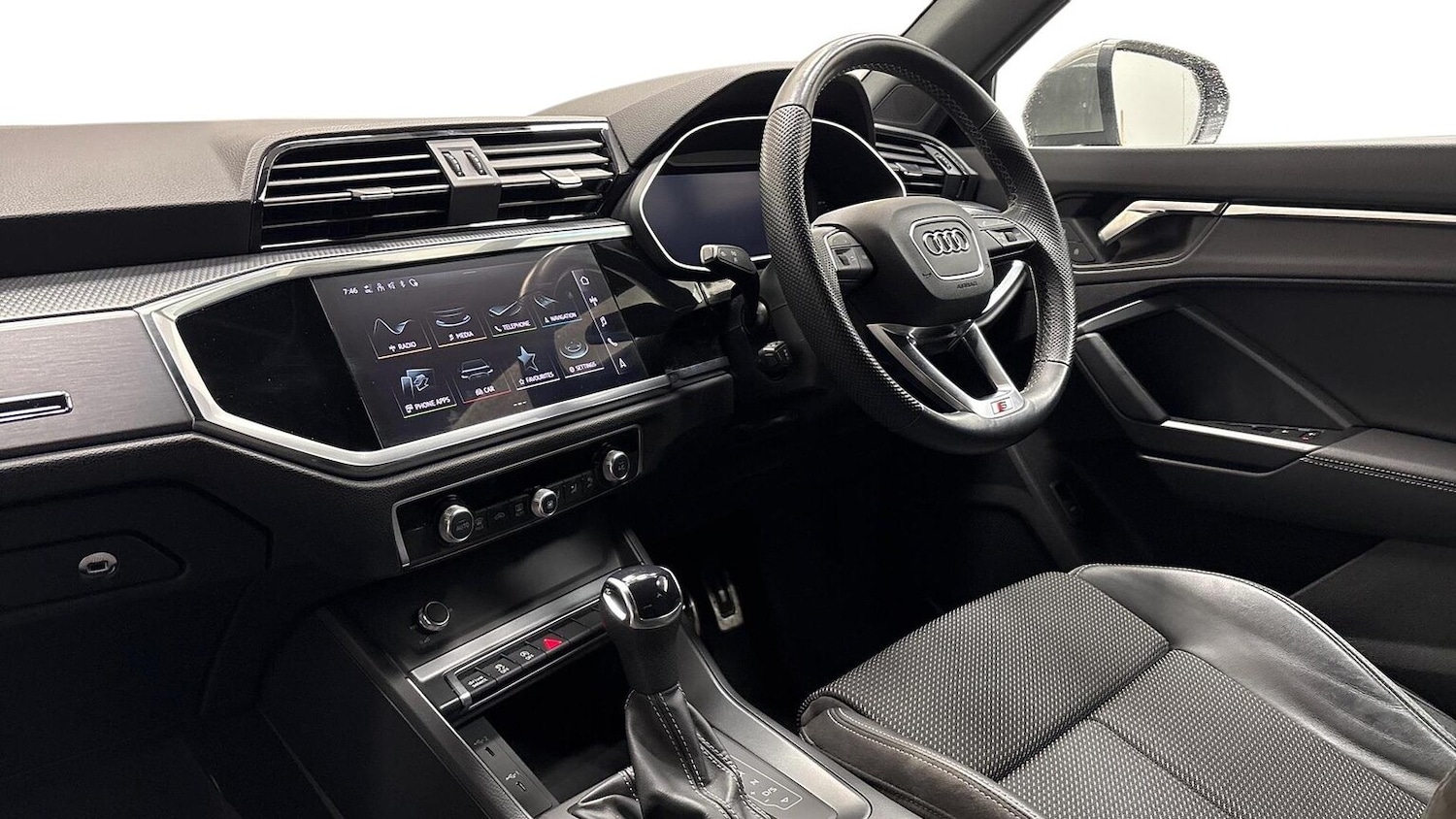 Used Audi Q3 2023 for sale - 77745132: Photo 2