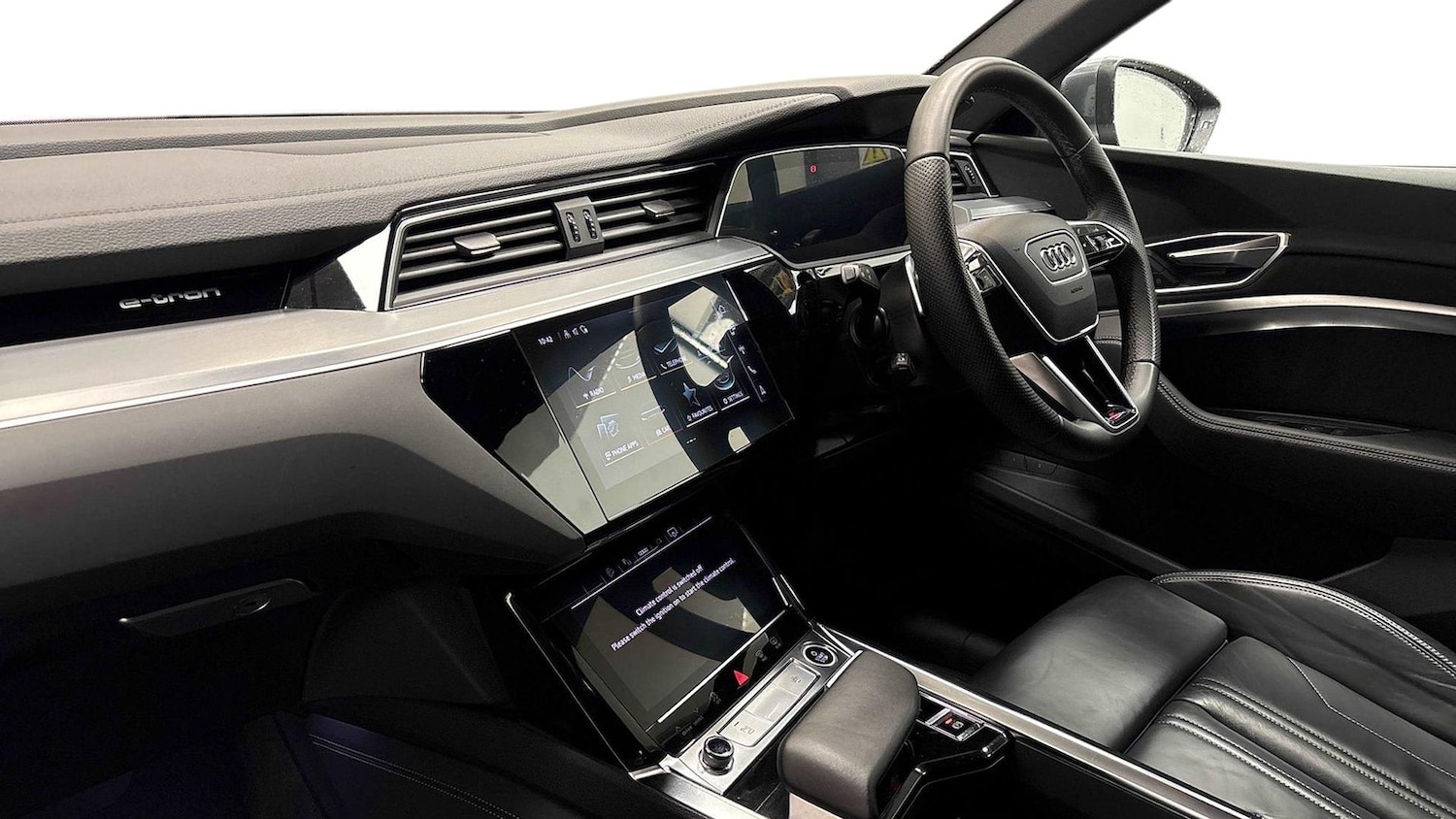 Used Audi e-tron 2023 for sale - 78193376: Photo 2