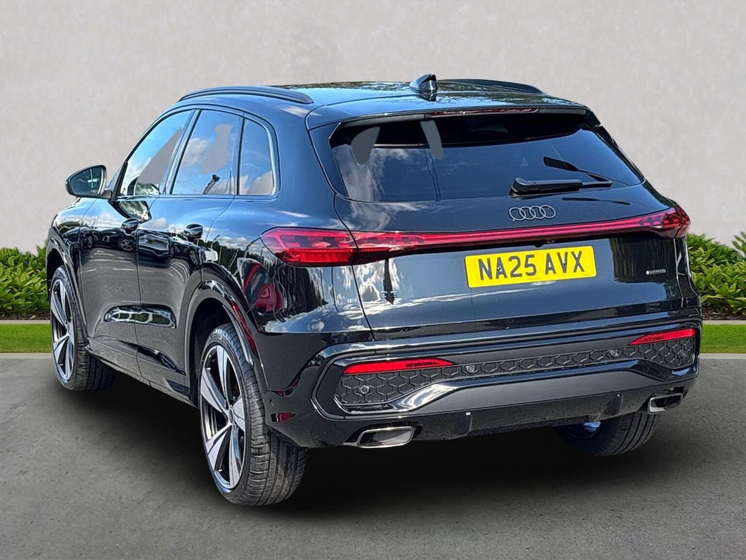 Used Audi Q5 2025 for sale - 77947336: Photo 2