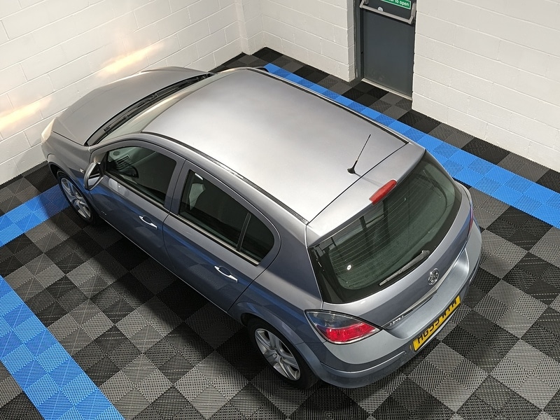 Used Vauxhall Astra 2010 for sale - 76364450: Photo 2
