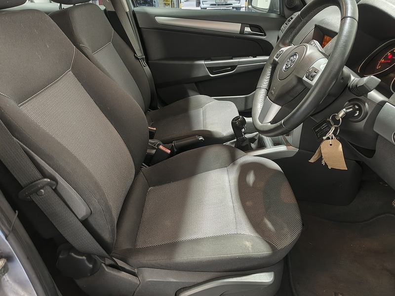 Used Vauxhall Astra 2010 for sale - 76364450: Photo 24