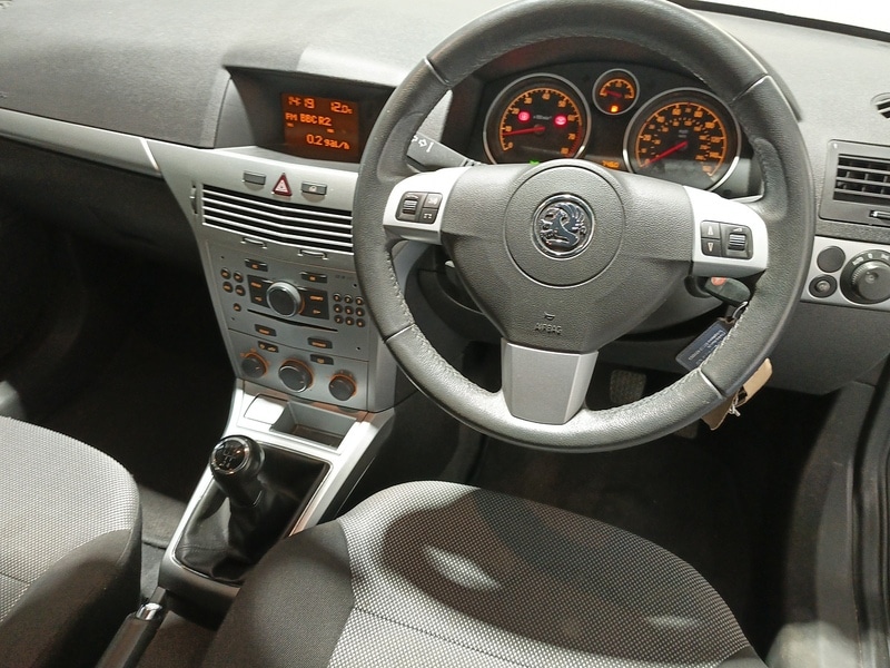 Used Vauxhall Astra 2010 for sale - 76364450: Photo 25