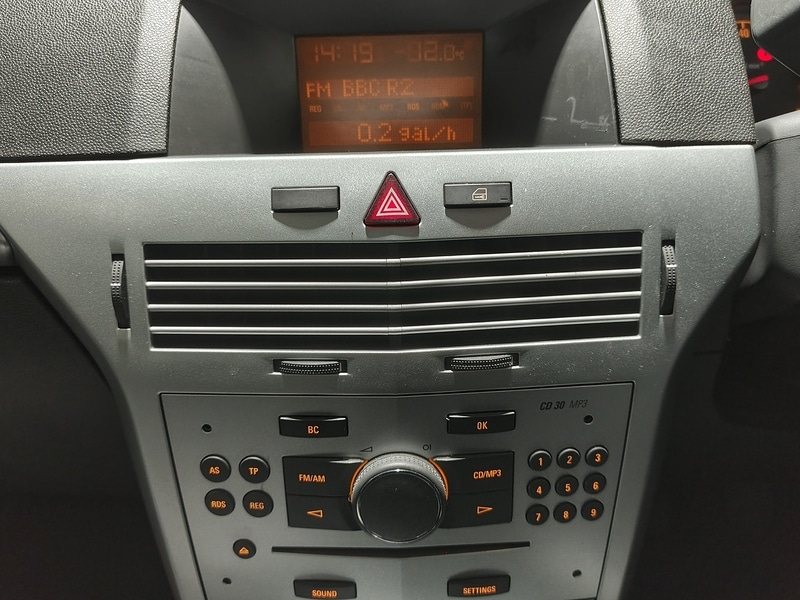 Used Vauxhall Astra 2010 for sale - 76364450: Photo 29