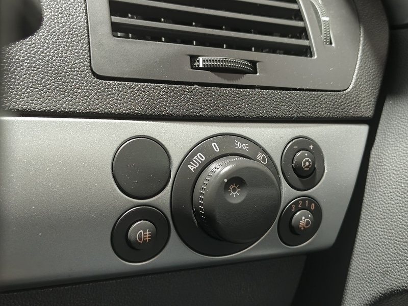 Used Vauxhall Astra 2010 for sale - 76364450: Photo 33
