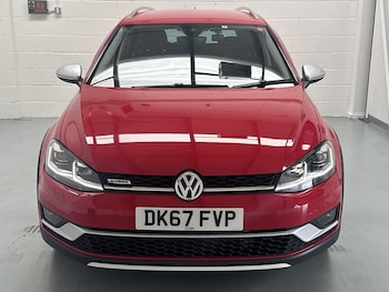 Used Volkswagen Golf 2017 for sale - 75309379: Photo