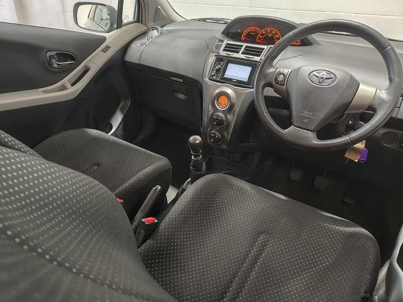 Used Toyota Yaris 2011 for sale - 77953484: Photo 21