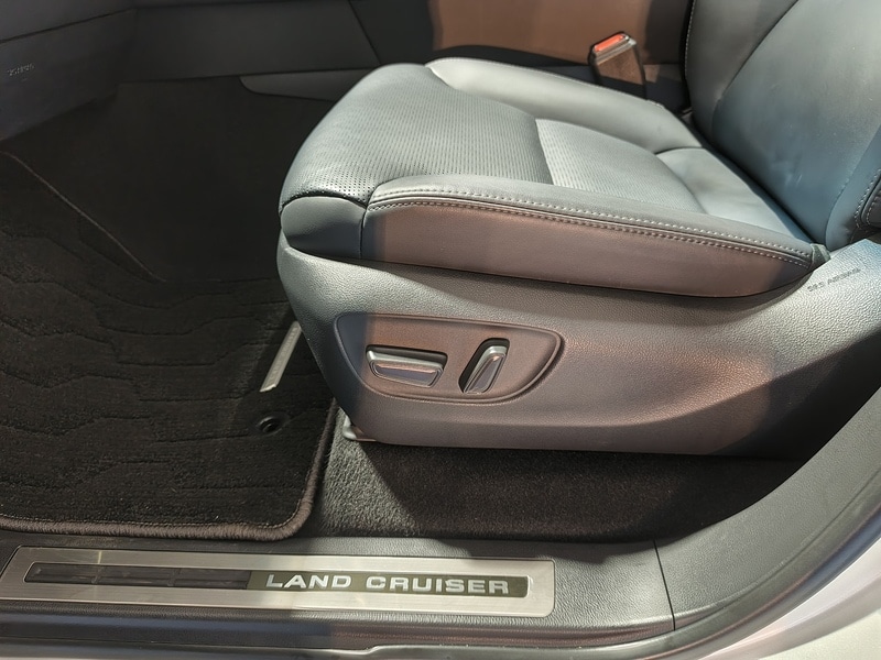 Used Toyota Land Cruiser for sale - 77245067: Photo 43