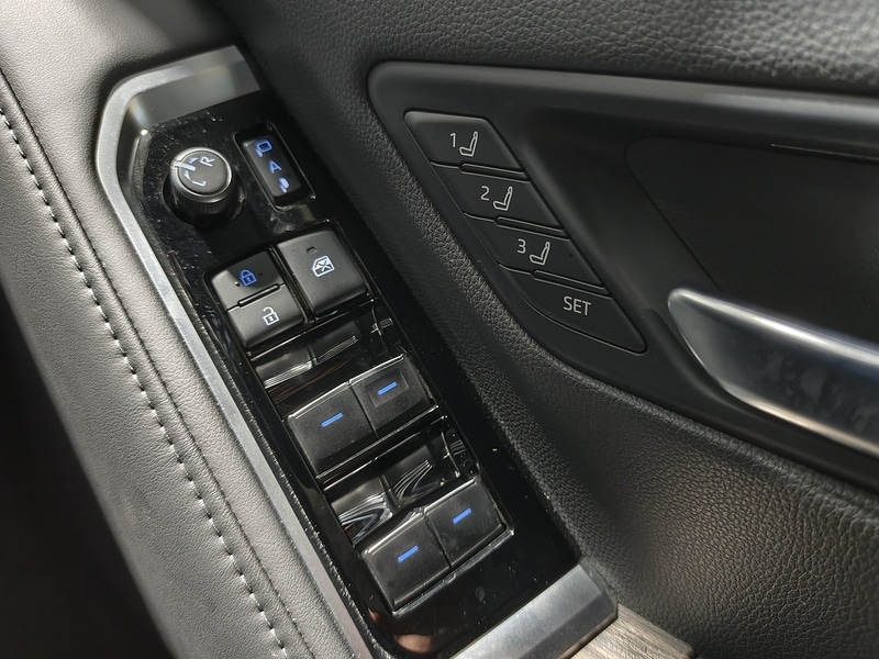 Used Toyota Land Cruiser for sale - 77245067: Photo 60