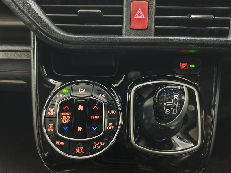 Used Toyota Noah for sale - 77707024: Photo 44