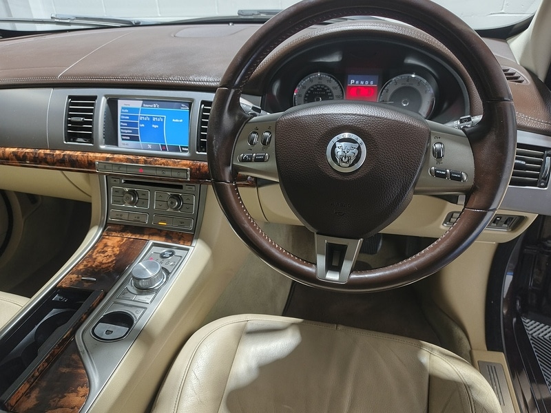 Used Jaguar XF 2010 for sale - 77283726: Photo 34