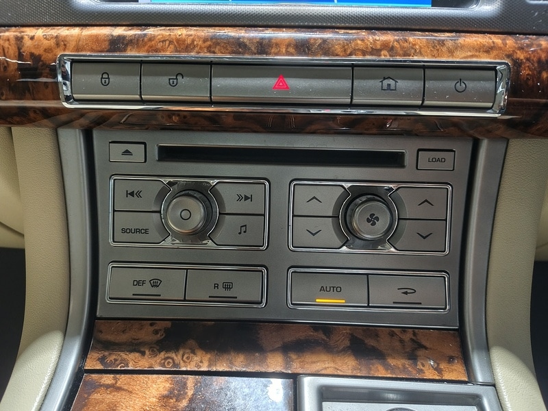 Used Jaguar XF 2010 for sale - 77283726: Photo 37