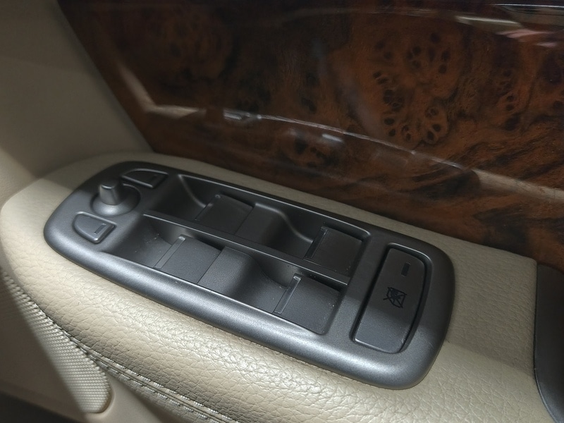 Used Jaguar XF 2010 for sale - 77283726: Photo 42