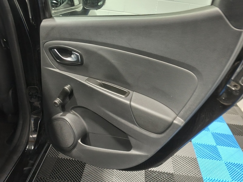 Used Renault Clio for sale - 76430479: Photo 16