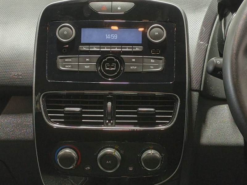 Used Renault Clio for sale - 76430479: Photo 24