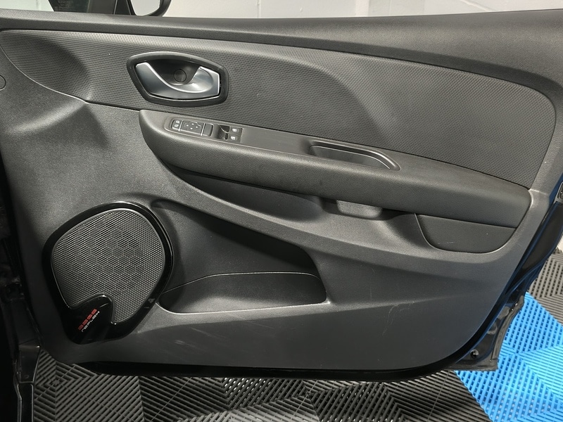 Used Renault Clio for sale - 76430479: Photo 25