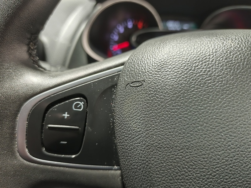 Used Renault Clio for sale - 76430479: Photo 32