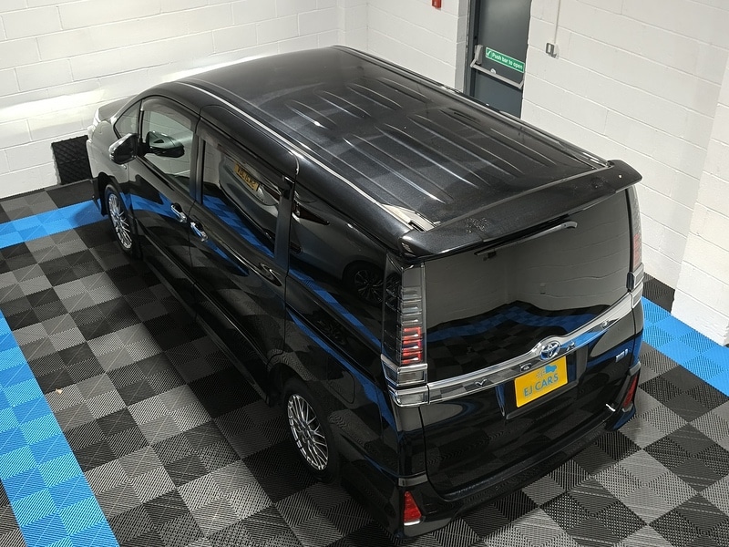 Used Toyota Voxy for sale - 77635231: Photo 17