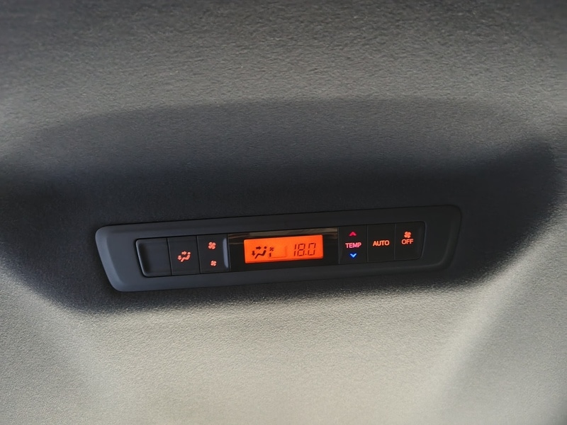 Used Toyota Voxy for sale - 77635231: Photo 28