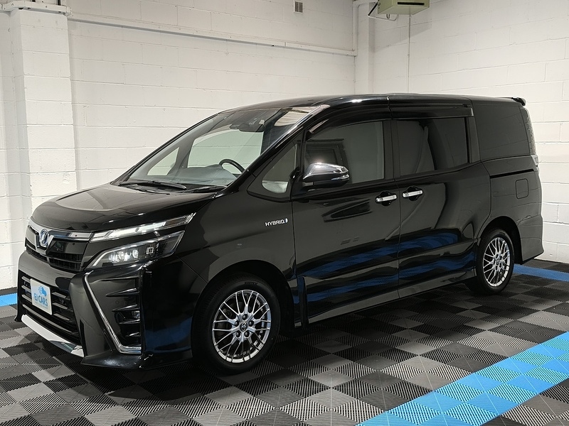 Used Toyota Voxy for sale - 77635231: Photo 3