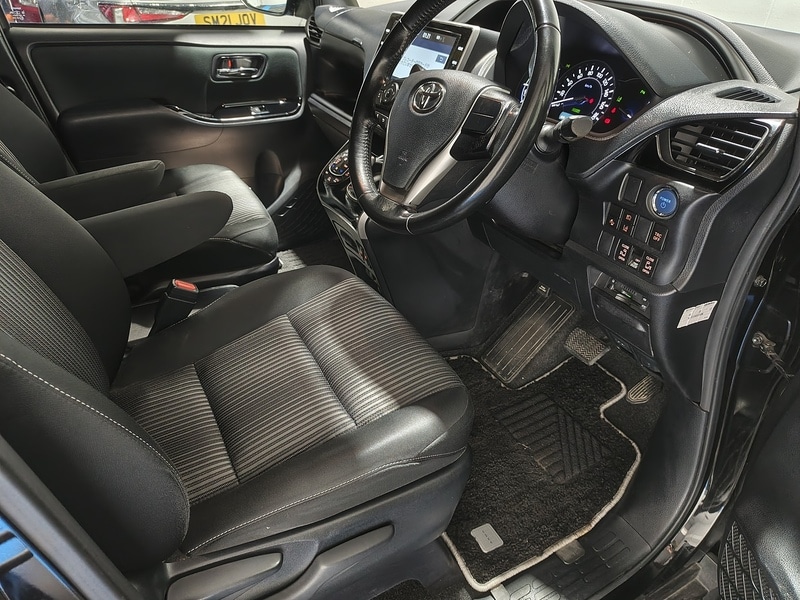 Used Toyota Voxy for sale - 77635231: Photo 30