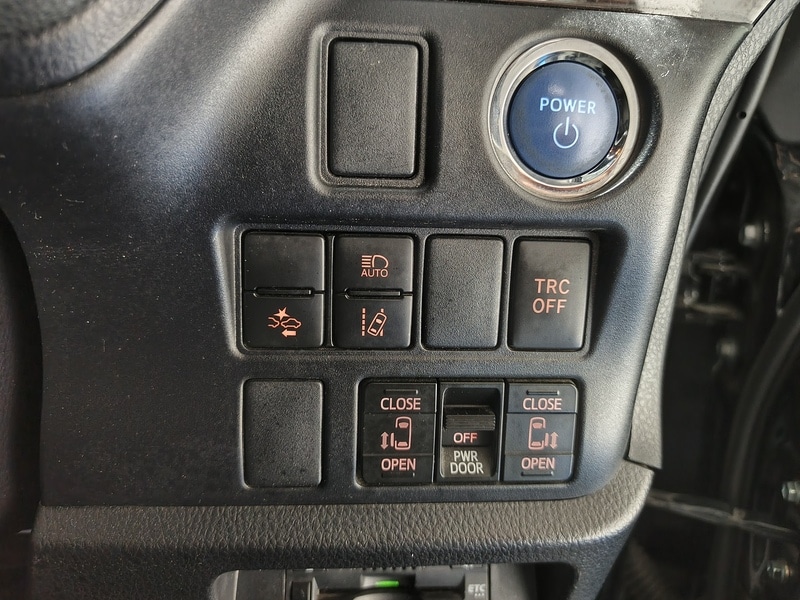 Used Toyota Voxy for sale - 77635231: Photo 37