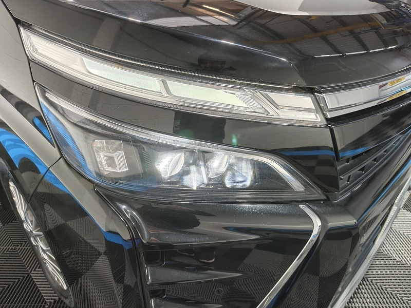 Used Toyota Voxy for sale - 77635231: Photo 44