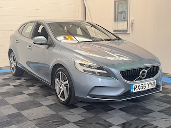 Used Volvo V40 2016 for sale - 75611501: Photo