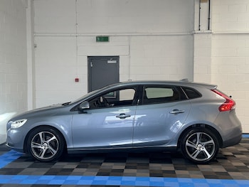 Used Volvo V40 2016 for sale - 75611501: Photo