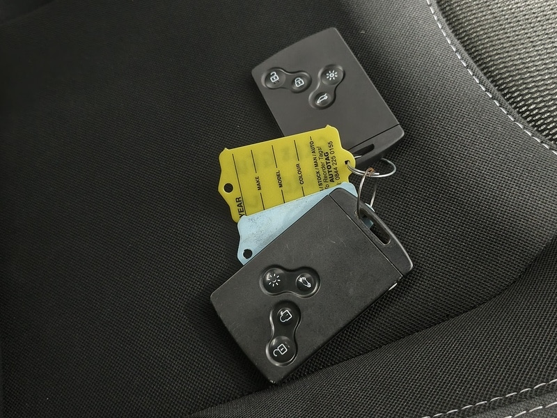 Used Renault Clio for sale - 76439450: Photo 28