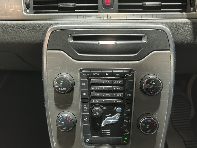 Used Volvo XC70 2012 for sale - 76376370: Photo 35