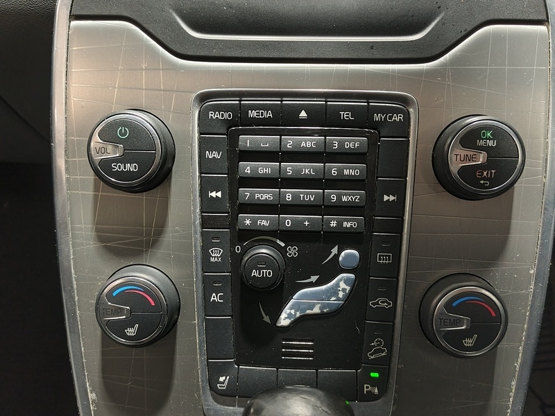 Used Volvo XC70 2012 for sale - 76376370: Photo 39