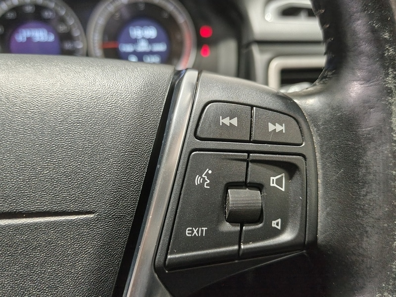 Used Volvo XC70 2012 for sale - 76376370: Photo 42