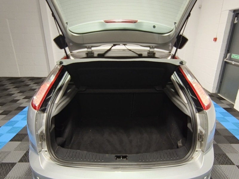 Used Ford Focus 2010 for sale - 76286221: Photo 10