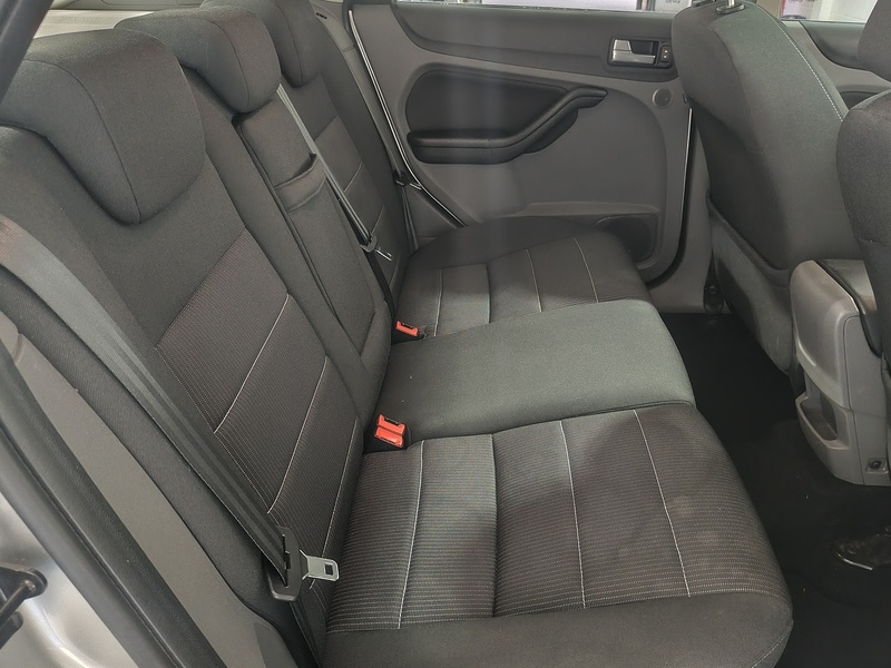 Used Ford Focus 2010 for sale - 76286221: Photo 13