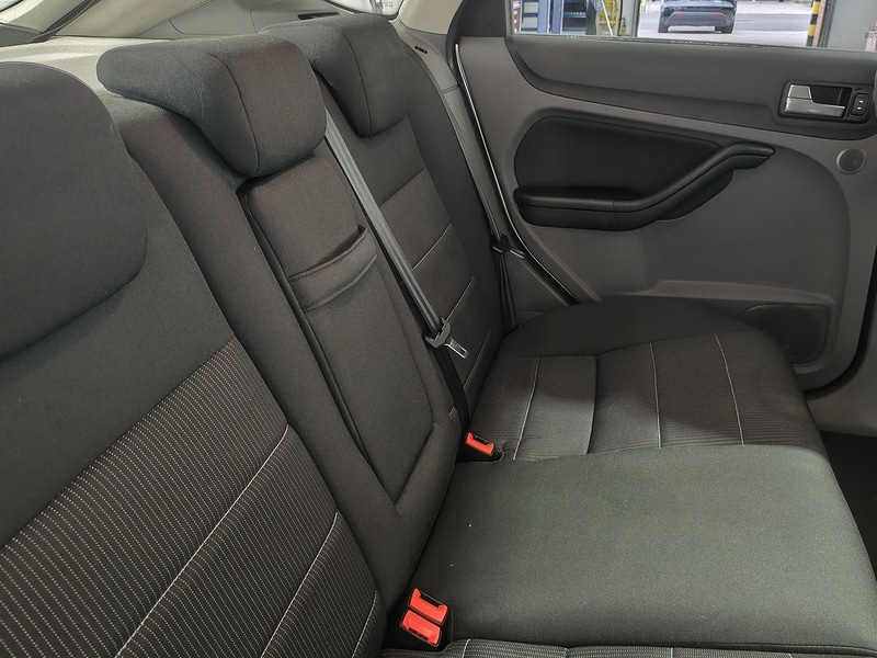 Used Ford Focus 2010 for sale - 76286221: Photo 14