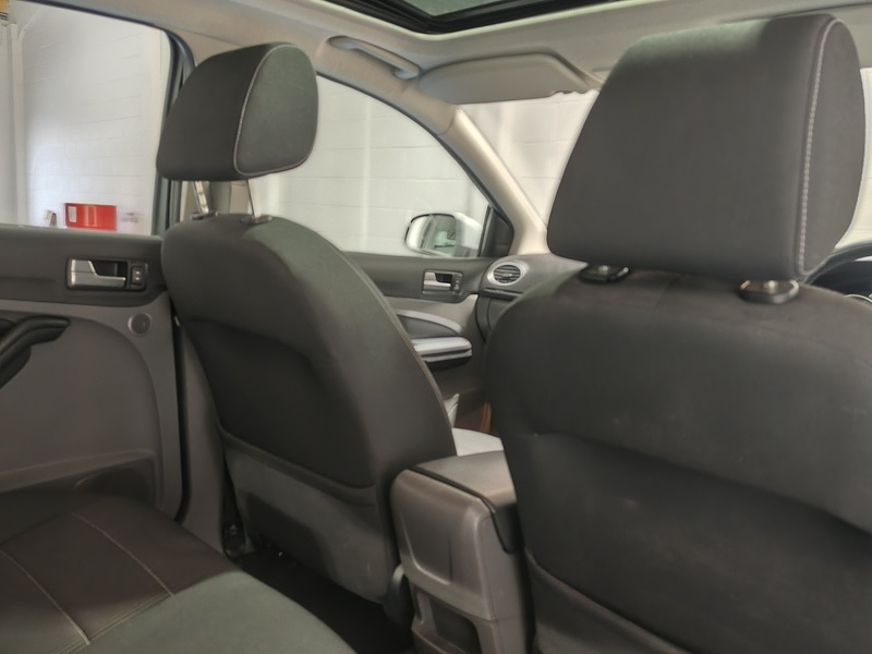 Used Ford Focus 2010 for sale - 76286221: Photo 15