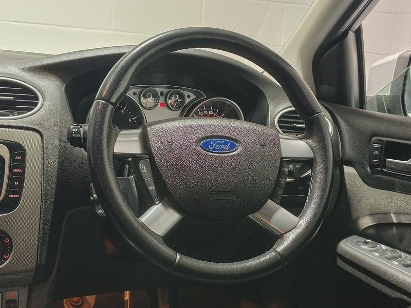 Used Ford Focus 2010 for sale - 76286221: Photo 21