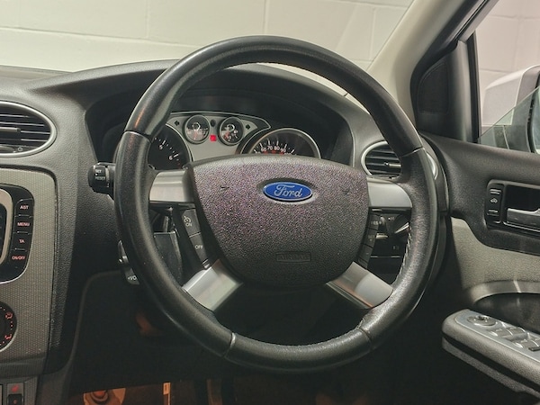 Used Ford Focus 2010 for sale - 76286221: Photo 21