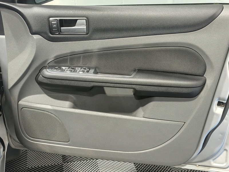 Used Ford Focus 2010 for sale - 76286221: Photo 22