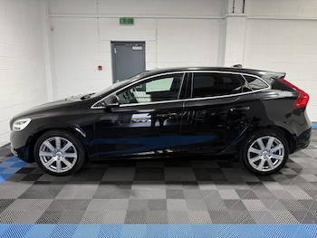 Used Volvo V40 2017 for sale - 79415612: Photo